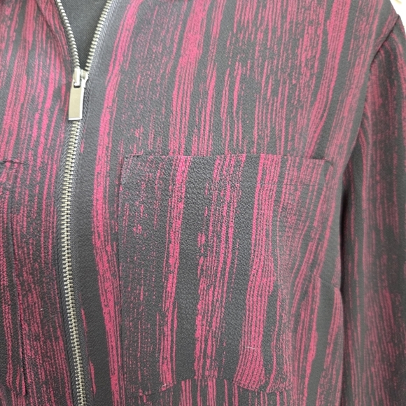 ⭐️Rock & Republic Women's Black and Burgandy Full Zip Tunic Size L - Picture 2 of 5